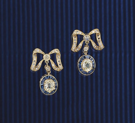 A PAIR OF DIAMOND AND SAPPHIRE EARPENDANTS
