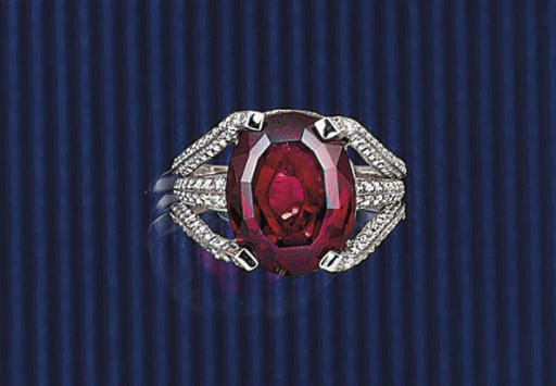 A GARNET AND DIAMOND RING