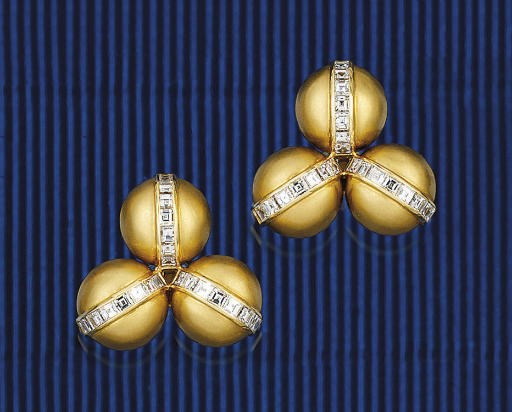 A PAIR OF DIAMOND EARCLIPS, BY A & A TURNER