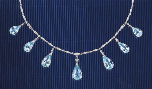 AN AQUAMARINE AND DIAMOND NECKLACE
