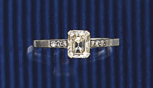A DIAMOND SINGLE STONE RING