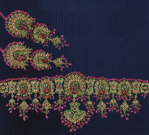 AN INDIAN ENAMEL AND RUBY NECKLACE AND EARCLIPS