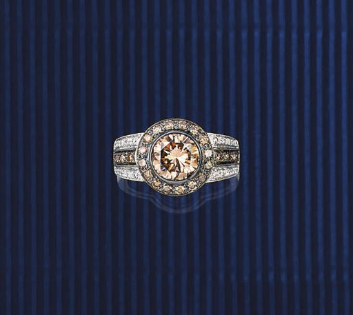 A coloured diamond and diamond cluster ring
