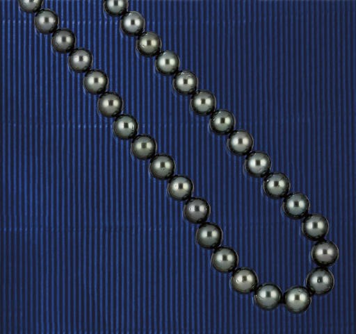 A black cultured pearl necklace