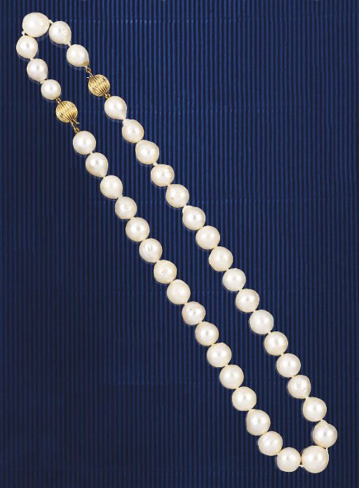 A cultured pearl necklace