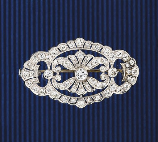 A DIAMOND BROOCH