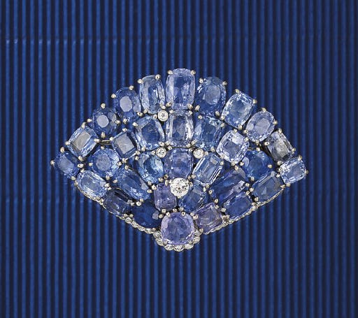 A sapphire brooch