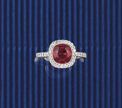A SPINEL AND DIAMOND CLUSTER RING