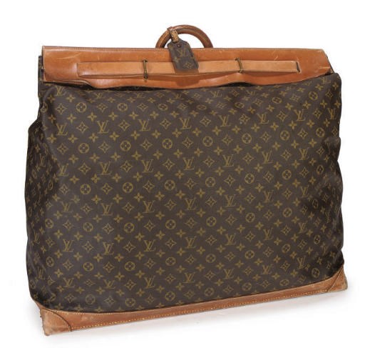 LOUIS VUITTON, A LARGE STEAMER BAG