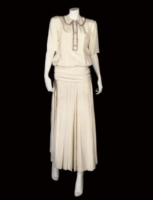 CHRISTIAN DIOR COUTURE, A CREAM SILK EVENING GOWN