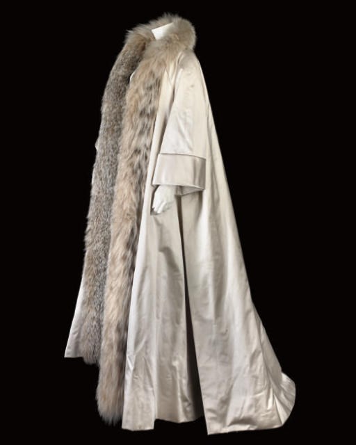 CHRISTIAN DIOR COUTURE, A DRAMATIC OYSTER SILK SATIN EVENING CLOAK