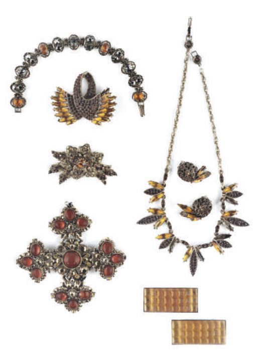 A COLLECTION OF AMBER VICTOR CARANZA PASTE SET JEWELLERY