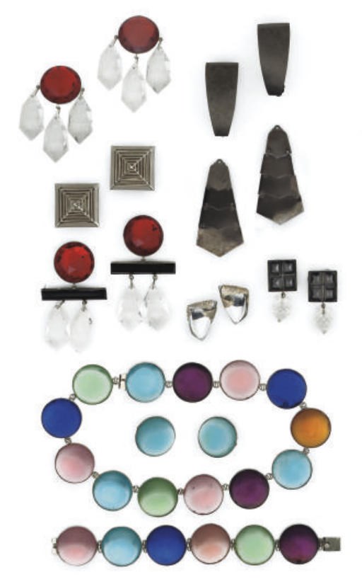 COLLECTION OF JEWELLERY