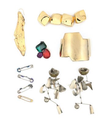 COLLECTION OF JEWELLERY