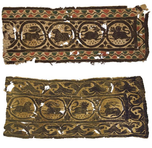 FRAGMENTS DE BANDE DE TISSU POLYCHROME