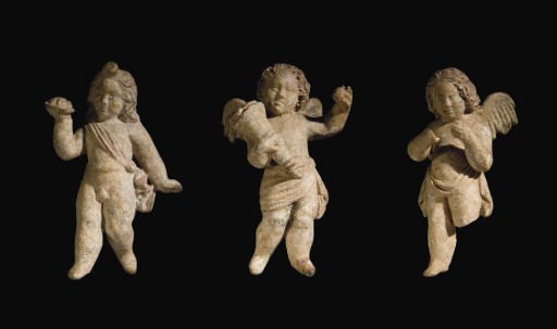 FIGURES DE TROIS PUTTI EN TERRE CUITE