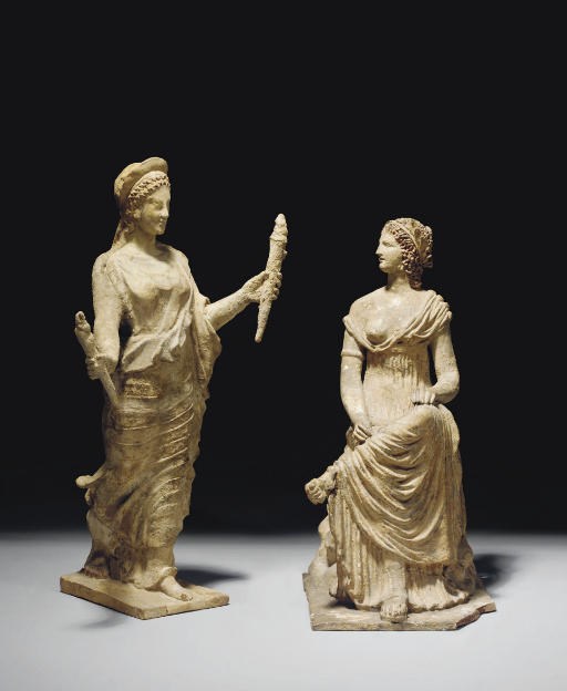 LOT COMPRENANT UNE FIGURE D'"HECATE" EN TERRE CUITE