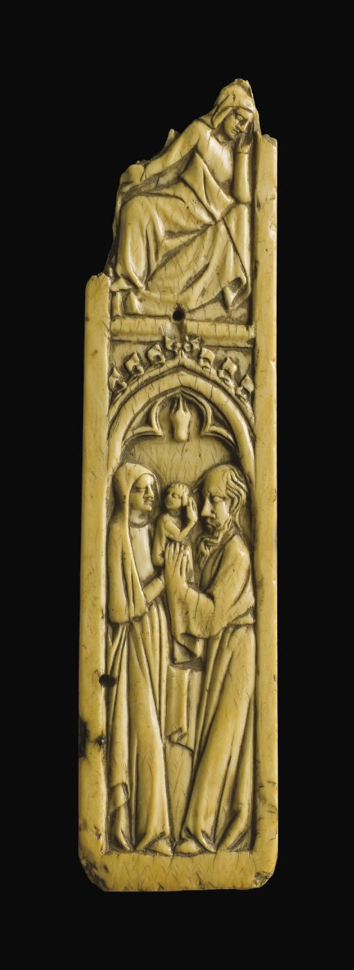 BAS-RELIEF REPRESENTANT LA SAINTE FAMILLE EN IVOIRE SCULPTE