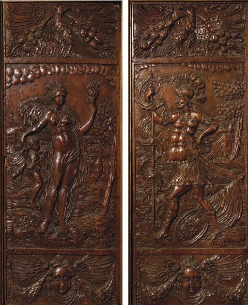 PAIRE DE BAS-RELIEFS EN BOIS NATUREL SCULPTE REPRESENTANT VENUS ET MARS