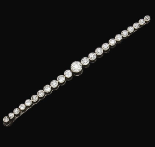 BROCHE BARRETTE DIAMANTS, PAR VEVER