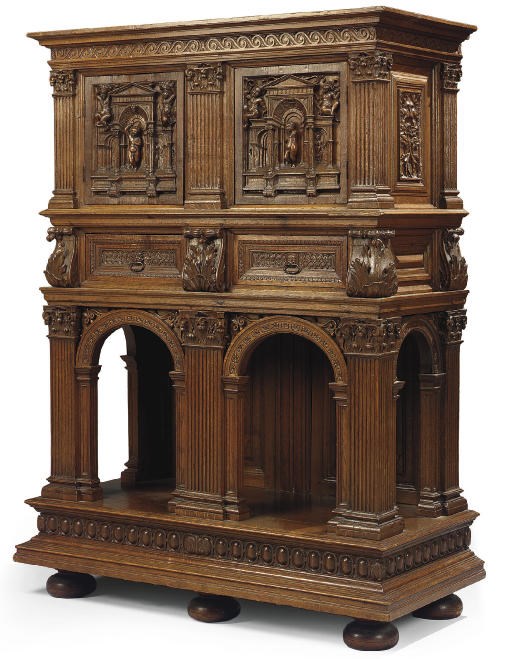 DRESSOIR DE STYLE RENAISSANCE