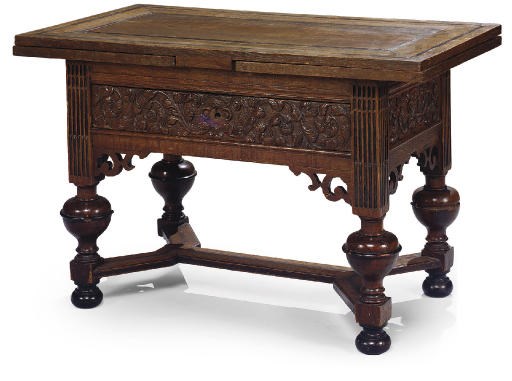 TABLE A L'ITALIENNE DE STYLE RENAISSANCE