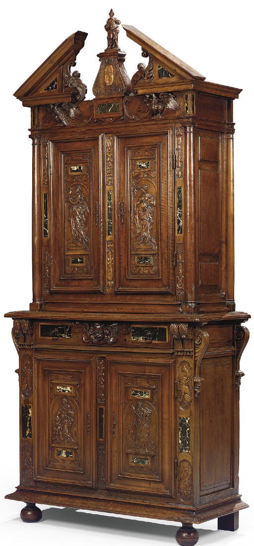 MEUBLE A DEUX CORPS DE STYLE RENAISSANCE