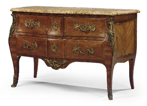 COMMODE DE STYLE LOUIS XV