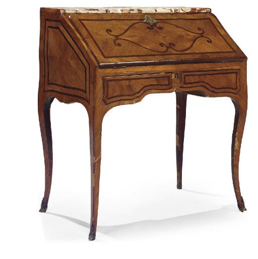 BUREAU EN PENTE DE STYLE LOUIS XV