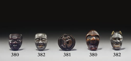 DEUX NETSUKE EN BOIS