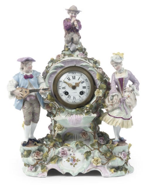 A SITZENDORF PORCELAIN FIGURAL FLOWER-ENCRUSTED MANTEL CLOCK