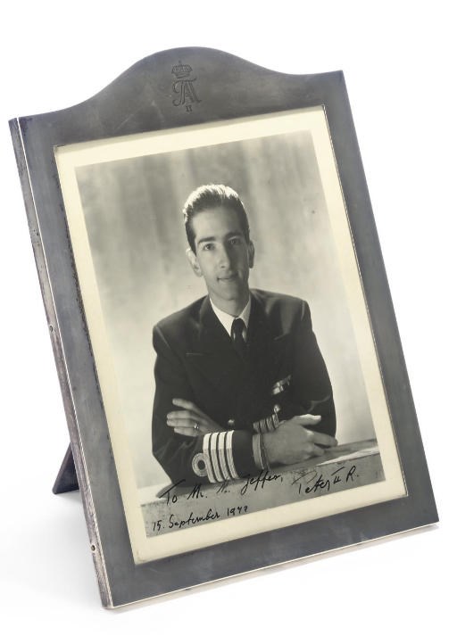 A SILVER PHOTOGRAPH FRAME