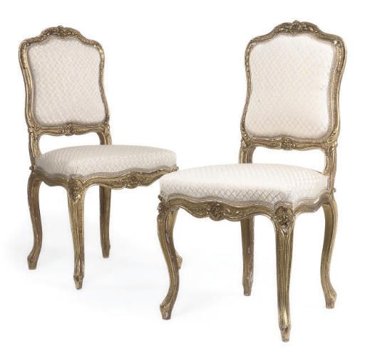 A PAIR OF GILTWOOD SALON CHAIRS