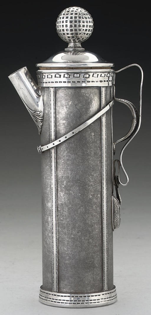 AN AMERICAN ELECTROPLATED NOVELTY COCKTAIL SHAKER IN THE FORM OF A GOLF BAG