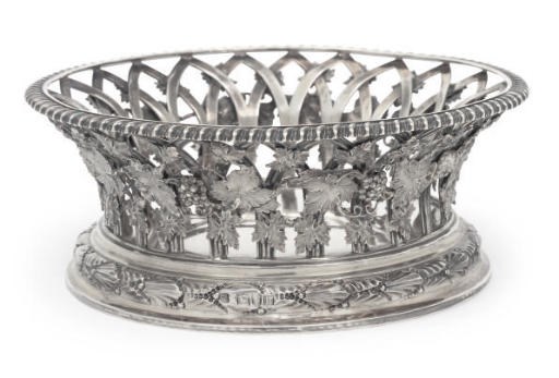 AN EDWARDIAN SILVER-GILT FRUIT BOWL IN THE REGENCY STYLE