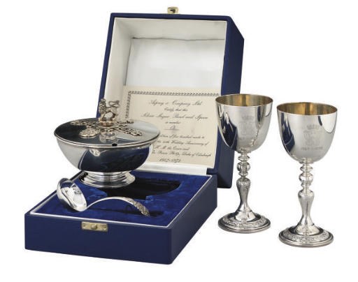 A PARCEL-GILT COMMEMORATIVE SUGAR BOWL AND COVER WITH SPOON