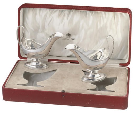 A PAIR OF SILVER SAUCE BOATS