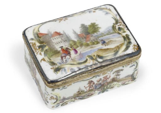 A MEISSEN GILT-METAL-MOUNTED RECTANGULAR SNUFFBOX AND MATCHED COVER