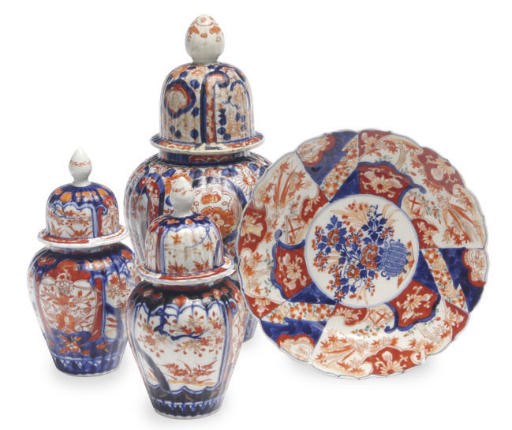 A JAPANESE THREE PIECE GARNITURE AND TWO LOTIFORM DISHES,