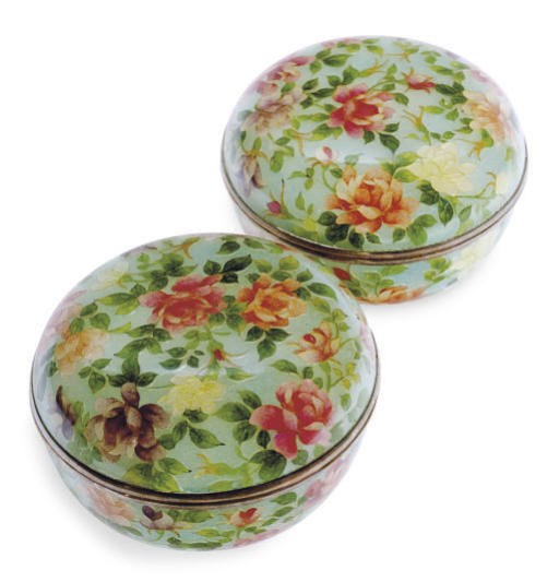 A PAIR OF JAPANESE PLIQUE-A-JOUR GREEN GROUND SMALL CIRCULAR BOXES AND COVERS,