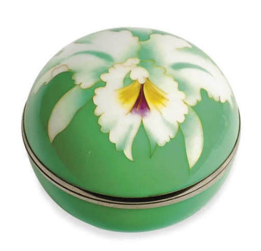A JAPANESE CLOISONNÈ GREEN GROUND CIRCULAR BOWL AND COVER,