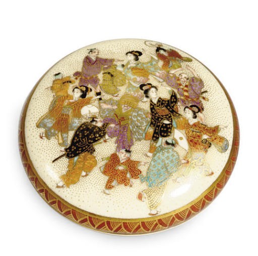 A JAPANESE SATSUMA CIRCULAR SMALL BOX AND COVER,