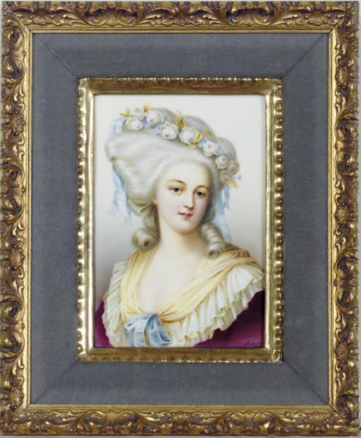 A CONTINENTAL PORCELAIN PORTRAIT PLAQUE OF THE PRINCESSE DE LAMBALLE IN A GILT WOOD FRAME,