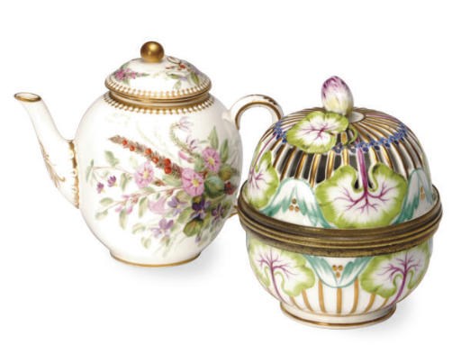 A GERMAN PORCELAIN POT POURRI BOX AND HINGED COVER AND A SMALL CONTINENTAL PORCELAIN TEAPOT AND COVER,