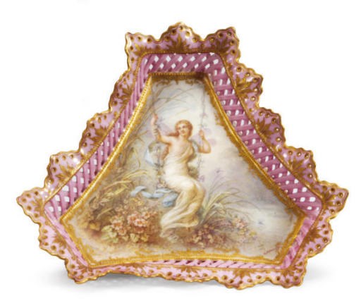 A VIENNA-STYLE PINK-GROUND RETICULATED PORCELAIN TRIANGULAR SERVING DISH,