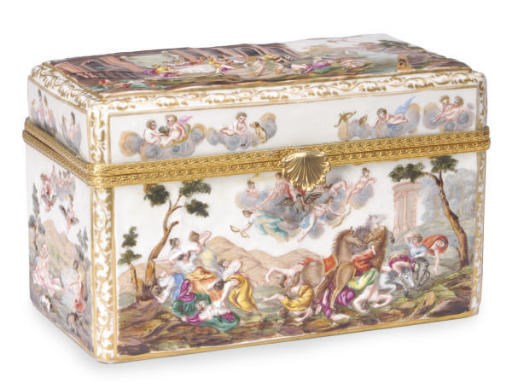A CAPODIMONTE-STYLE BOX AND COVER,