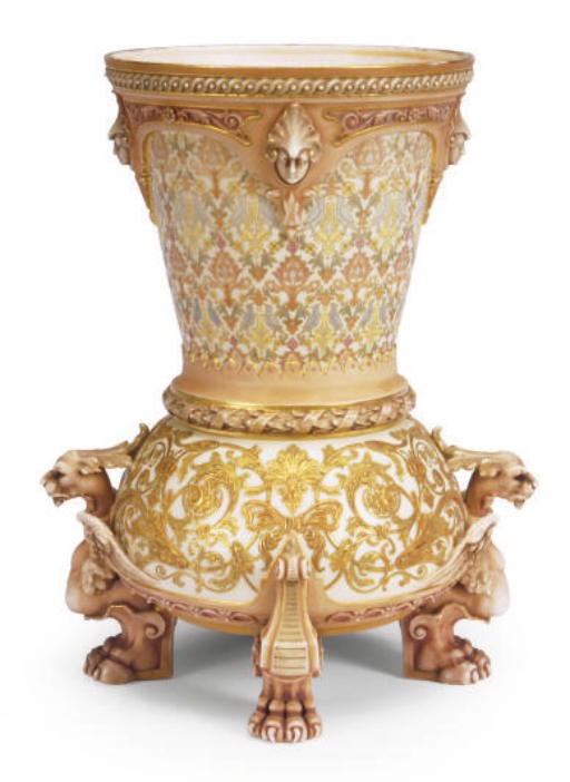 AN ENGLISH PORCELAIN JARDINIÈRE,