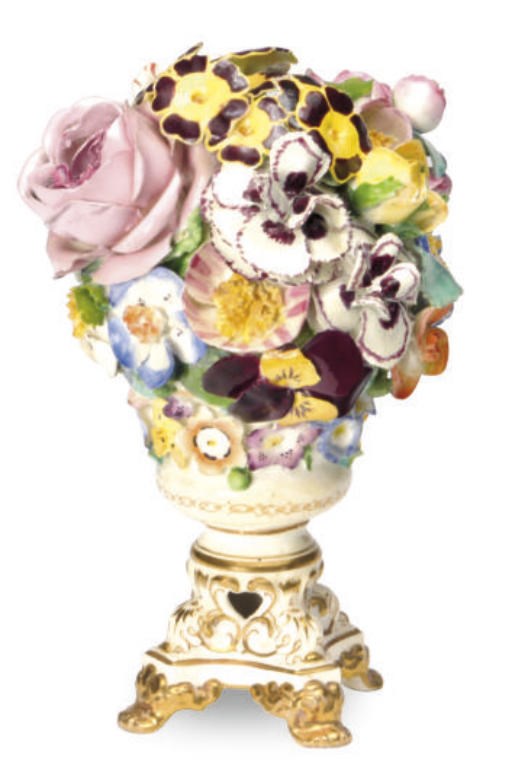 AN ENGLISH PORCELAIN FLOWER-ENCRUSTED FOOTED VASE,