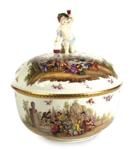 A GERMAN PORCELAIN OZIER-MOLDED LARGE BOWL AND COVER,