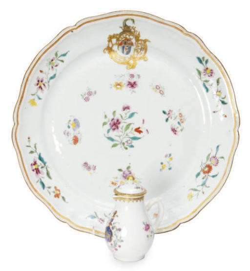 A LARGE FAMILLE ROSE ARMORIAL DISH AND A BALUSTER-SHAPED CREAM JUG AND A COVER,